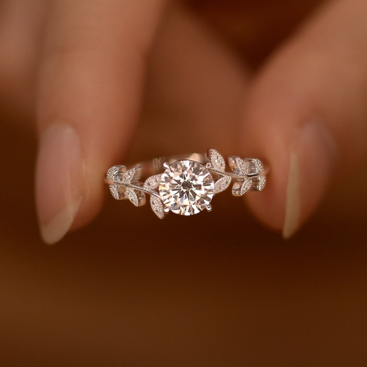 Silver 925 moissanite leaf ring with round center stone and leaf side accents