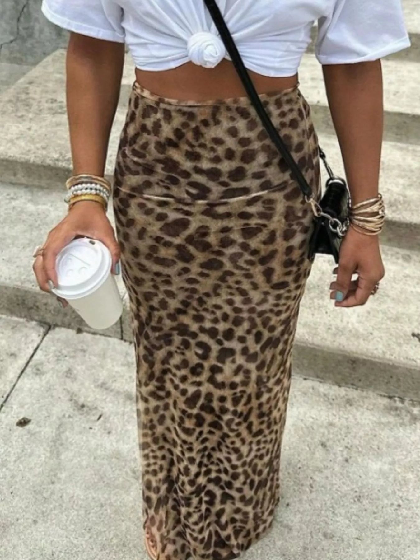Leopard print high-waisted maxi skirt, fitted waist and long straight silhouette