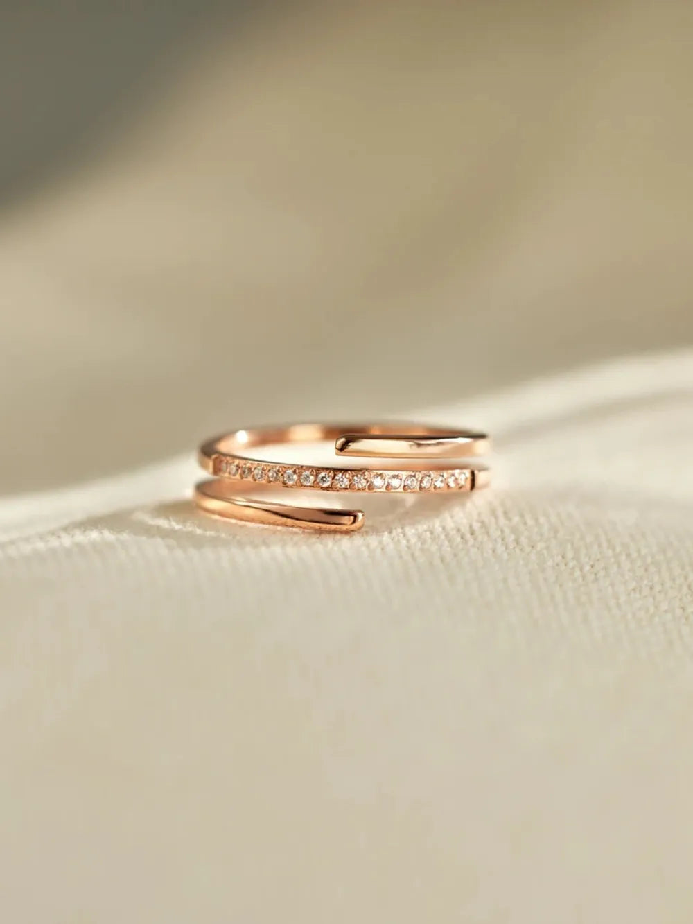 Rose gold-tone zircon inlay ring with two bands and small stone row