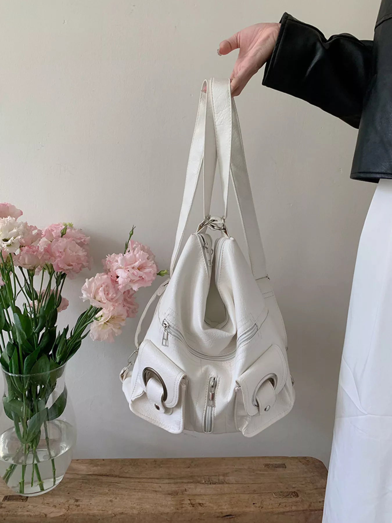 Convertible pocket handbag, white; hanging bag with long shoulder straps and side pockets